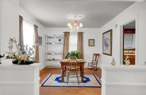 Charleston House | Charming Downtown Charleston, Near Hampton Park