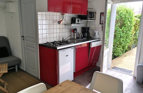 Saint-Palais-sur-Mer Cottage | Charming eco-friendly cottage with terrace, a stone's throw from the ocean