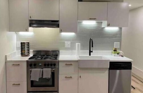 Bloomingdale Apartment | Charming English Bsmt Apt- 2 bedroom