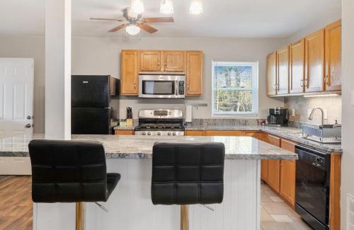 Ballwin House | Charming entire ranch home with free parking