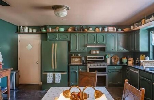 Lockhart House | Charming Family Friendly Escape, 30 Min drive from Austin