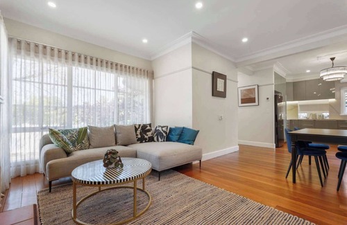 Ringwood House | Charming Family Retreat in Ringwood