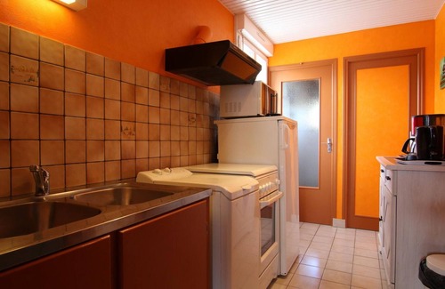 Amfreville Cottage | Charming stone house with garden, pets allowed