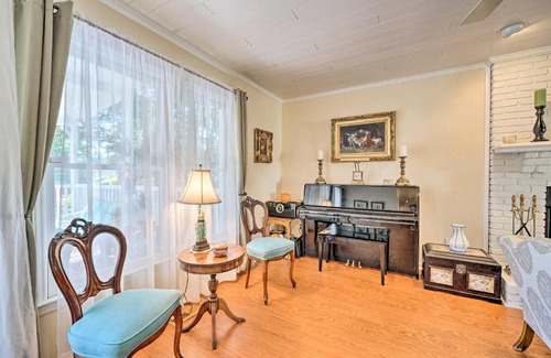 Wilmington House | Charming French Chateau with Deck Near Beach!