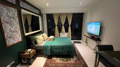 Downtown Apartment | Charming Gramercy Studio w Rockwell Lights Viewing - Pet friendly! Gym & Pool Access