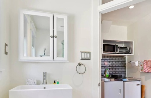 San Anselmo Apartment | Charming Guest House in Marin