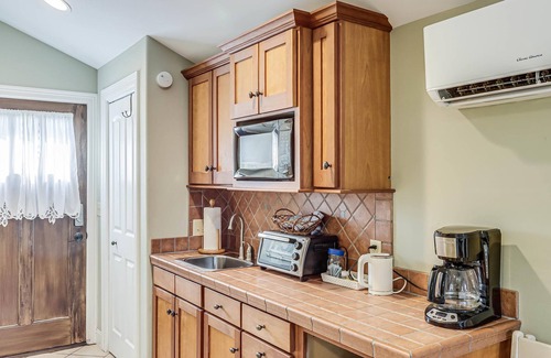Rockport House | Charming Historic Beach Treehouse – Walk to the Shore & Local Dining!