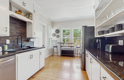 Saugatuck House | Charming historical home with gated entrance & gas grill - walk around downtown