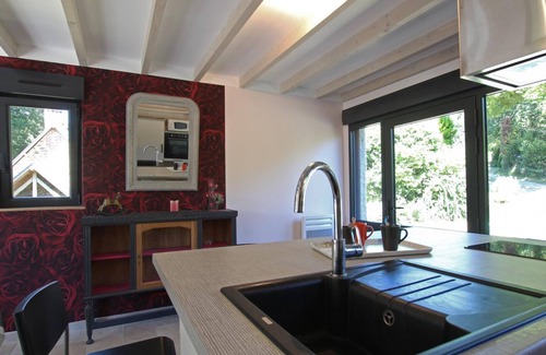 Le Mesnil-Rainfray Cottage | Charming house with balcony on green hill