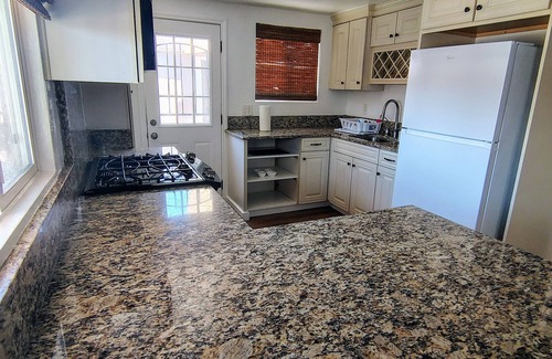 La Presa House | Charming Home : AC, Fast internet, Office, Off-Street Parking, Laundry
