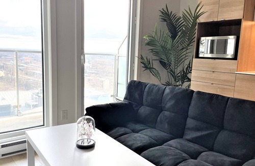 Little Burgundy Apartment | Charming Home-Perfect Location-Free Parking & Spa