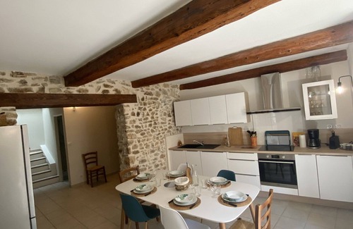 Cornillon House | Charming house 500 m from the river with terrace and courtyard.