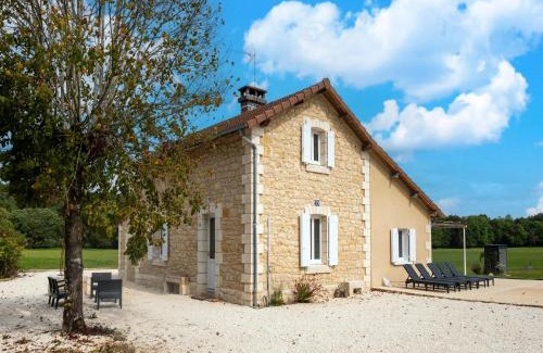 Hautefort House | Charming House in Hautefort with Pool & Nature