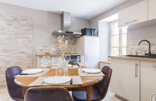 Creances Cottage | Charming house with enclosed garden, near the sea