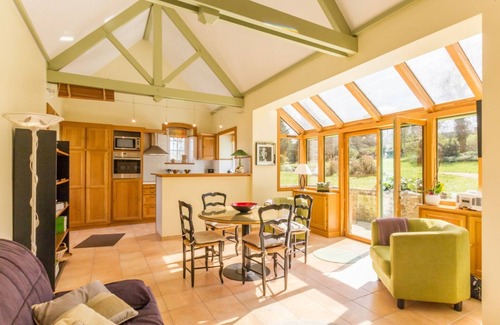 Grosville Cottage | Charming house with garden, near beaches