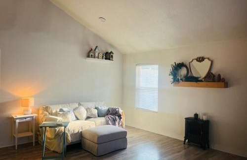 Spring House | Charming House18 min IAH-TheWoodlands