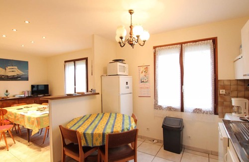 Beauvoir Cottage | *Charming Independent House near Mont Saint-Michel with Private Garden and Electric Vehicle Charger*