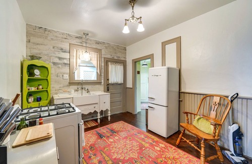 La Conner House | Charming La Conner Vacation Home w/Fireplace!