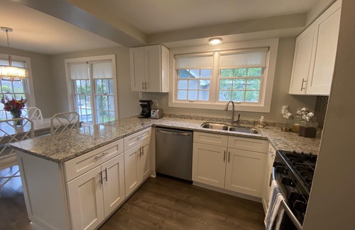 Williams Bay House | Charming Lake Cottage 2 Minute Walk to Geneva Lake! Sleeps Many!