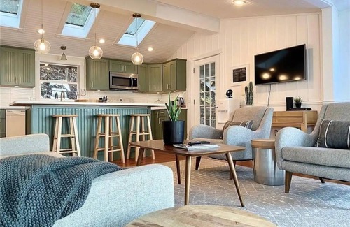 Town of Torrey Cottage | Charming Lakefront Cottage in Heart of the Wine Trail: Seneca Fingerlake