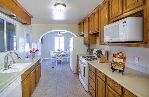 East Palo Alto House | Charming large 1-bedroom in Prime Silicon Valley location w/Pvt Bath