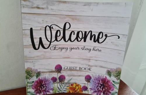 Lincoln House | Charming Lincoln Cottage Family & Pet-Friendly