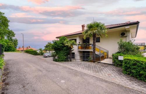 Lovran Apartment | Charming Lovran Apartments with Wonderful Sea View