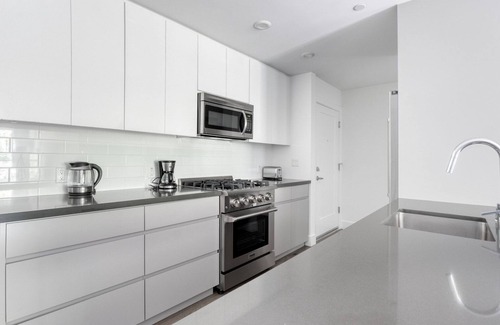 Sharon Heights Apartment | Charming Menlo Park 1BR w/Gym & Pool, nr Shops, by Blueground