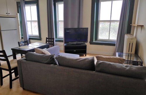 Bolton Hill Apartment | Charming Nest Atop Bolton Hill Brownstone w/Parking & Free Wifi