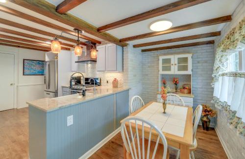 New Bern House | Charming New Bern Cottage with Grill and Fire Pit!