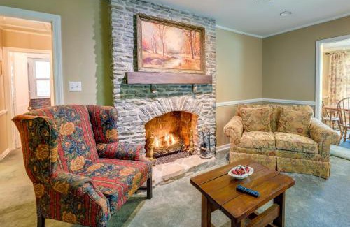 New Bern House | Charming New Bern Cottage with Grill and Fire Pit!