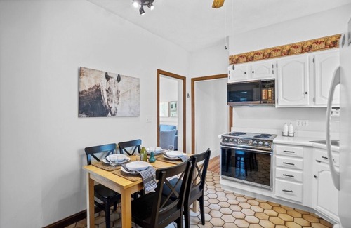 Revere Apartment | Charming New England style apartment 6 mi to downtown Boston, 4 mi to airport