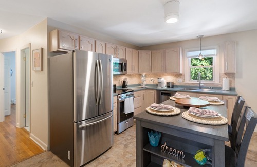 Middletown House | Charming, Newly Remodeled Newport Cottage Near the Beaches - Sleeps 6