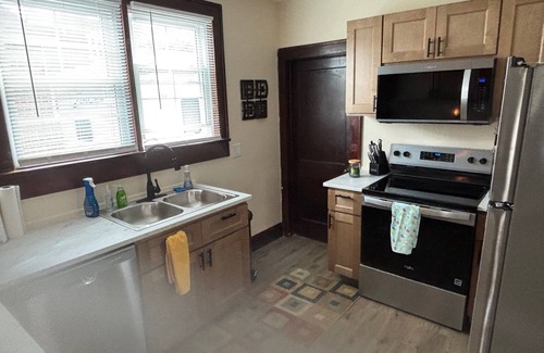 Radford House | Charming/newly remodeled 3-bedroom house with WiFi and AC blocks from RU campus.