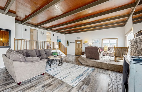 Gleneden Beach House | Charming Oceanfront Two-Story Home - Private Hot Tub Deck, Gas Grill, & Views
