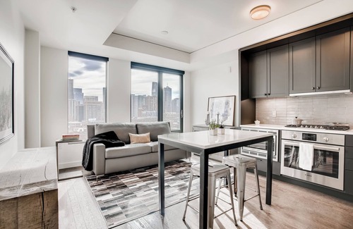 LoDo Condo | Charming one bedroom condo with views of Union Station and mountains