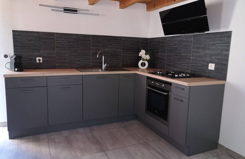 Le Muy House | Charming outbuilding with pool near the sea