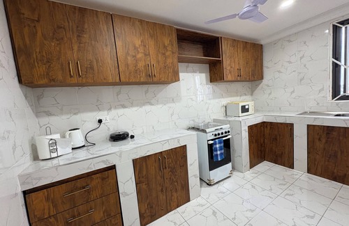 Osu Klottey Apartment | Charming Pent house 1-bedroom apartment with kitchen, hall and office for a fee