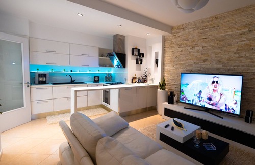 Vlore Apartment | Charming Penthouse in Vlore with hot tub