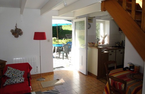 Saint-Evarzec House | Charming penty, 3* gite, enclosed garden with trees