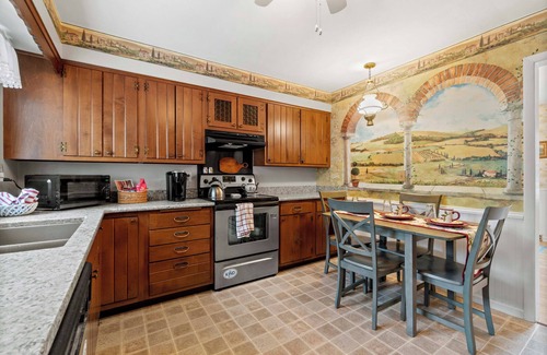 Erie House | Charming Presque Isle Home w/Lake Access