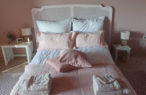 Lacour Bed & Breakfast | Charming renovated farmhouse with large pool