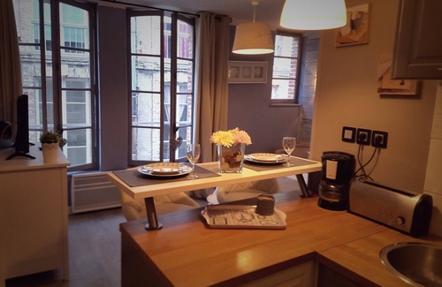 Enclos Apartment | Charming renovated studio 10m from the port in a pedestrian street