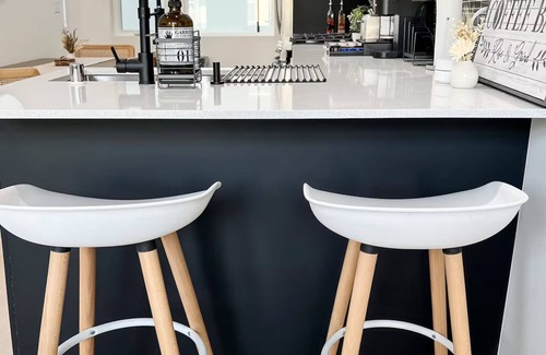 North Delridge House | Charming Rooftop View in heart of Seattle - Townhome with WiFi, AC