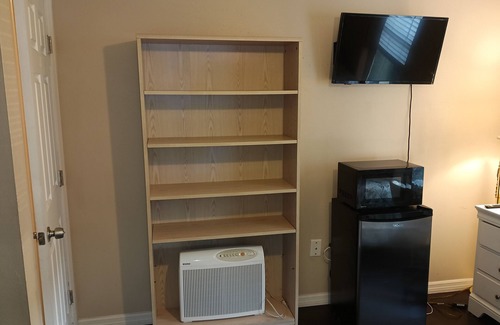 Lakeland Apartment | Charming Room- Studionn with AC and WiFi in soothing Lakeland