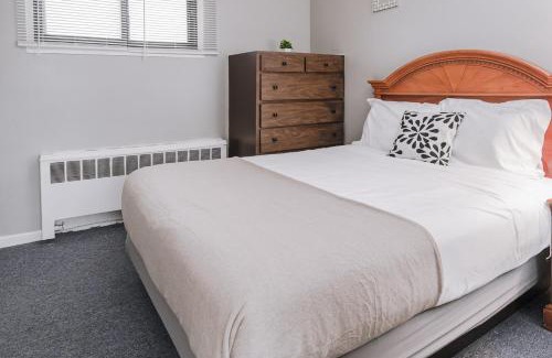 Riverview Apartment | Charming Room w Private Bath Wi-Fi in Brownstown