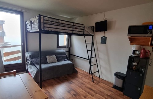 Prapoutel Apartment | Charming studio on 5th floor near hiking trails and aquatic center!