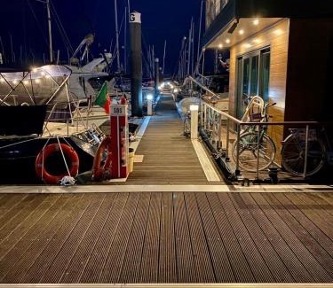 Parque das Nacoes Boat Rental | Charming Sailboat