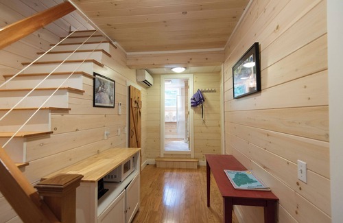 Seal Cove Cabin | Charming Secluded Cabin in Seal Cove