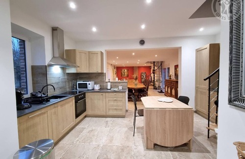 Hasnon Cottage | Charming semi-detached house with garden, near forest, pets allowed, parking & WiFi